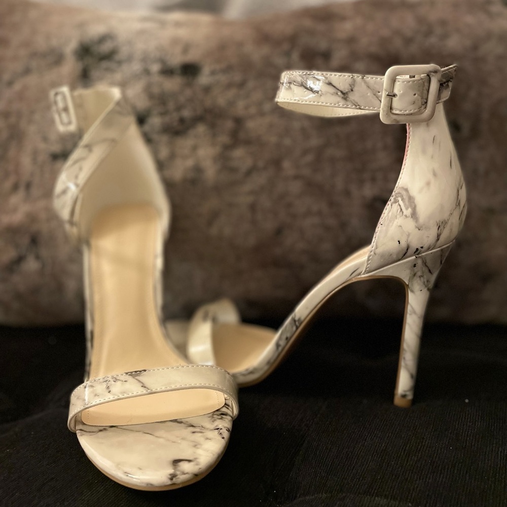 NEVER WORN. Size 8